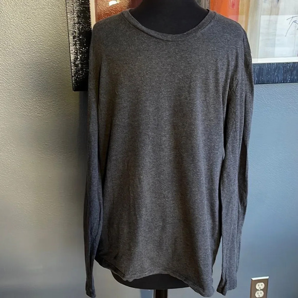 E GAP dark heather gray The Essential Crew crew neck long sleeve tee shirt. - Picture 1 of 4